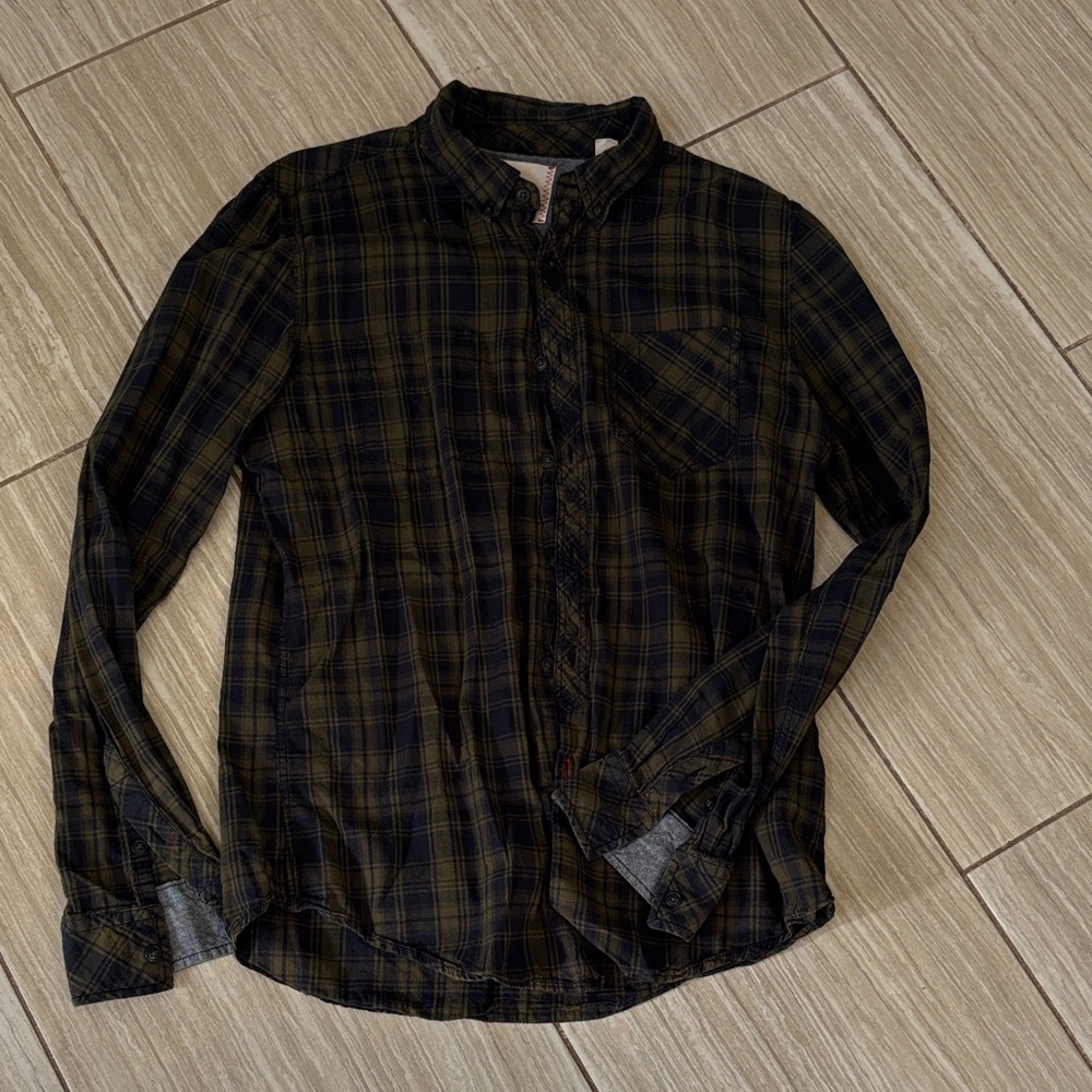 Casual Plaid Button-Down Shirt - Black and Brown